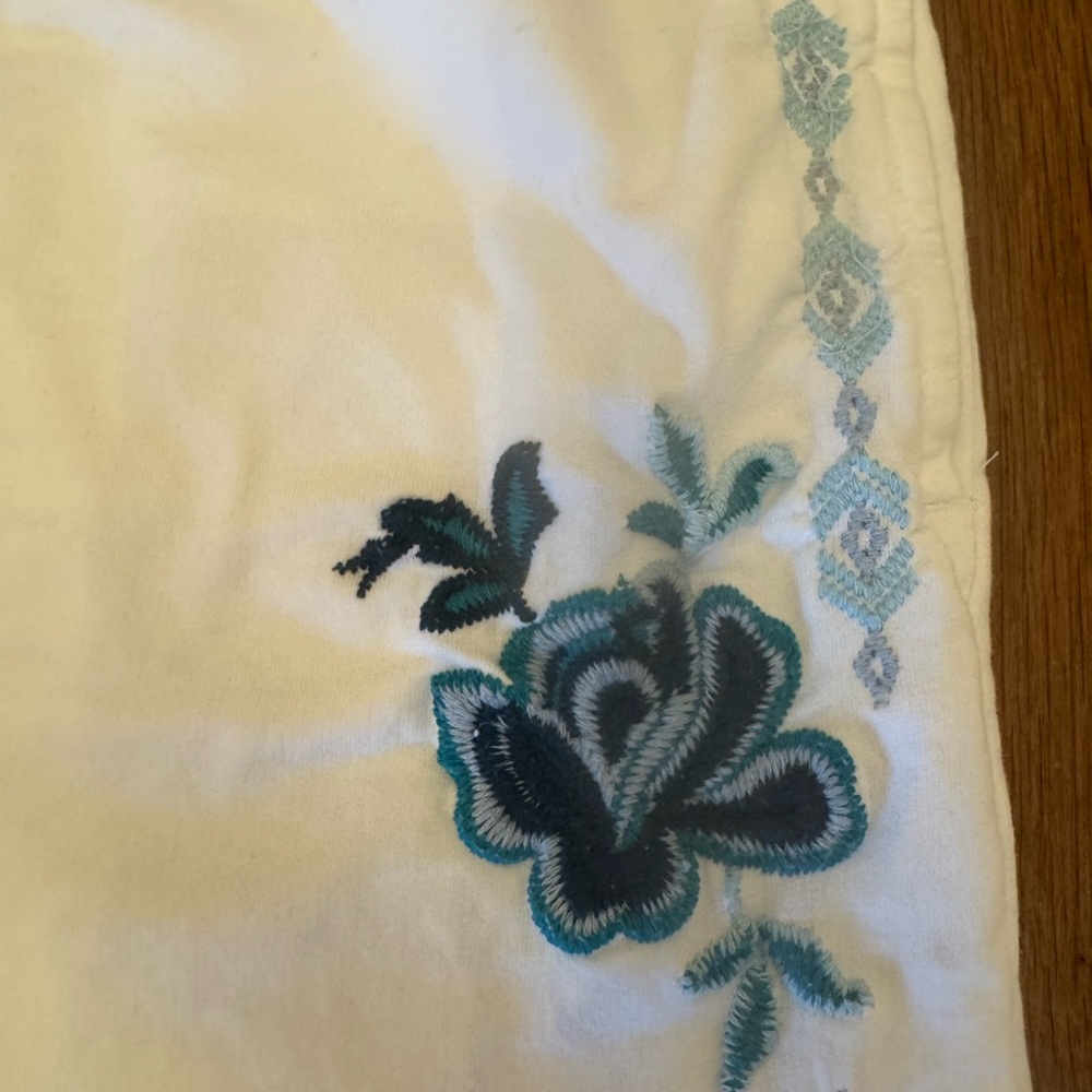 Sundance White Pants with Blue Floral Embroidered Details - Picture 2 of 4